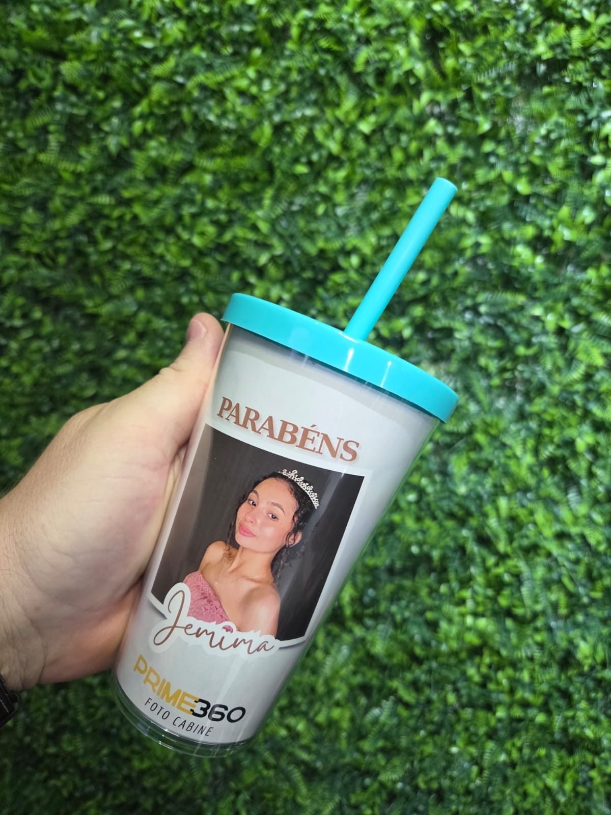 Copos personalizados da Prime360 com a arte do evento
